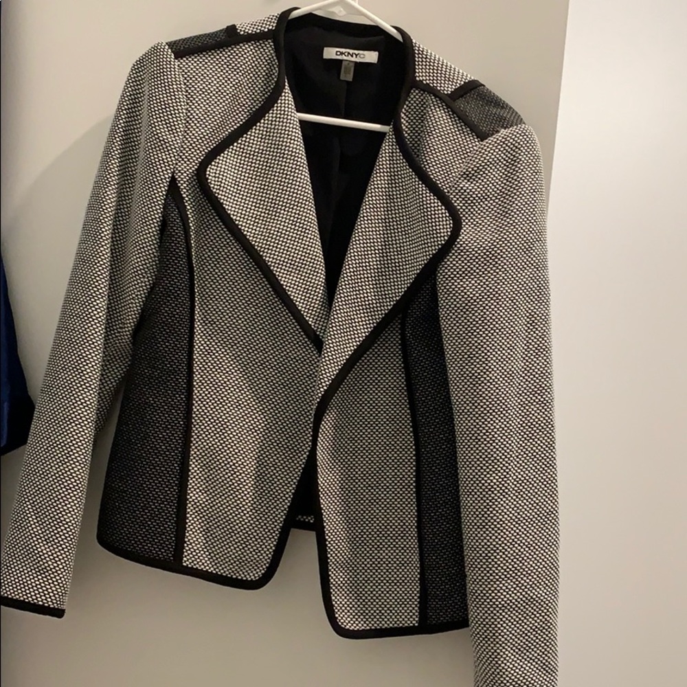 DKNY DKNYC blazer sz 6 black and white tweed
